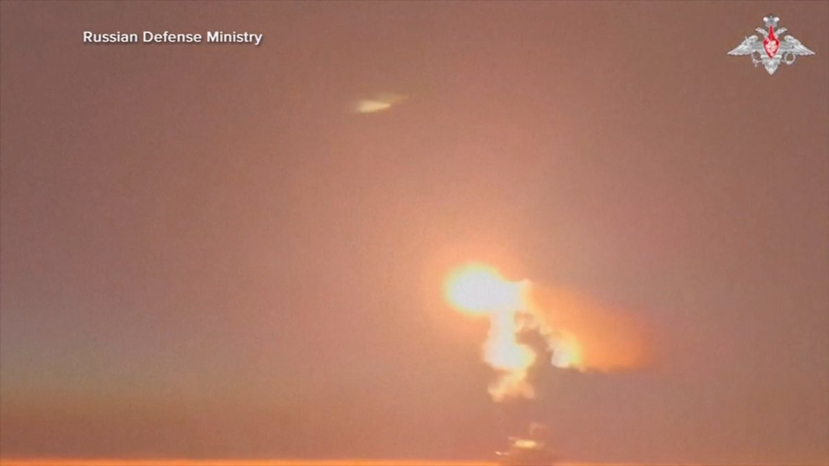 Kyiv skyline at night amid reported Russian missile and drone strikes, a day before the Zelenskyy-Trump meeting (Credit: ABC7 News via X)