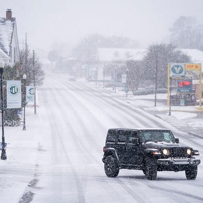 A motorists navigates in winter weather as heavy snow falls on Jan. 31, 2026, in West Columbia, South Carolina. - cbs