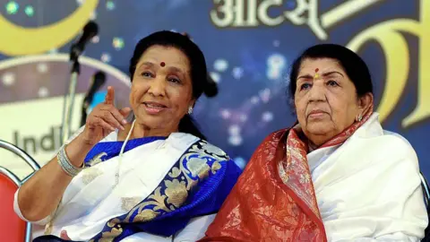 Asha Bhosle with her sister Lata Mangeshkar at an awards event in Mumbai, 2013