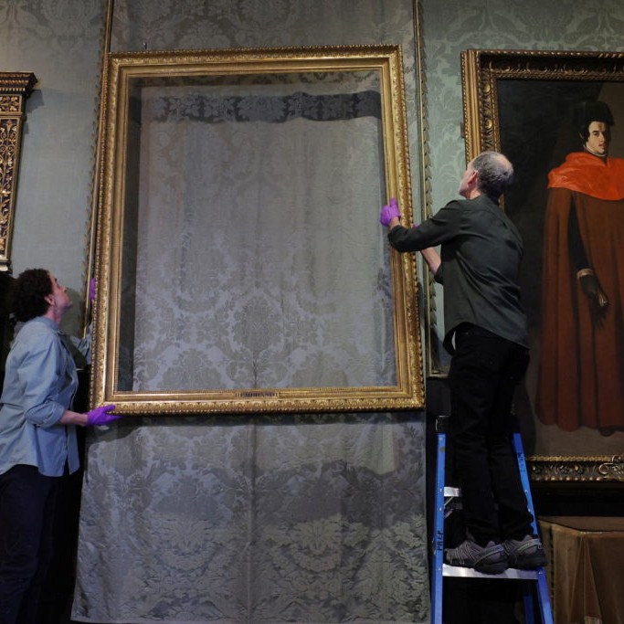 Empty frame is re-installed at the Isabella Stewart Gardner Museum in Boston - Photo by Brian Snyder/Reuters